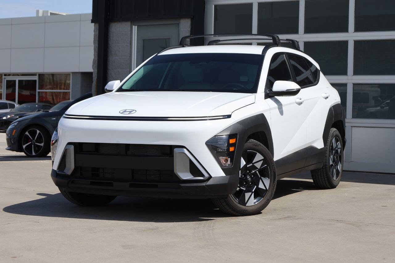 Used 2025 Hyundai Kona SEL FWD image 3