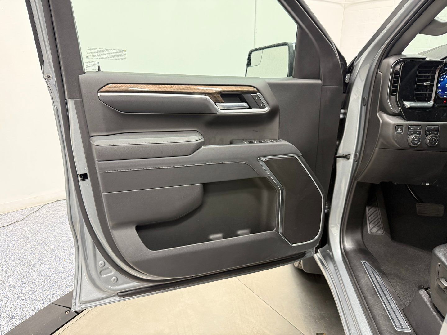 Used 2025 Chevrolet Silverado 1500 RST w/ Convenience Package II AWD/4WD image 9