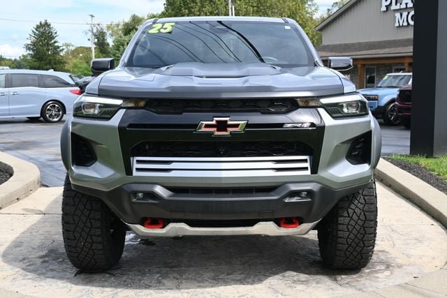 Used 2025 Chevrolet Colorado ZR2 w/ Technology Package AWD/4WD image 2