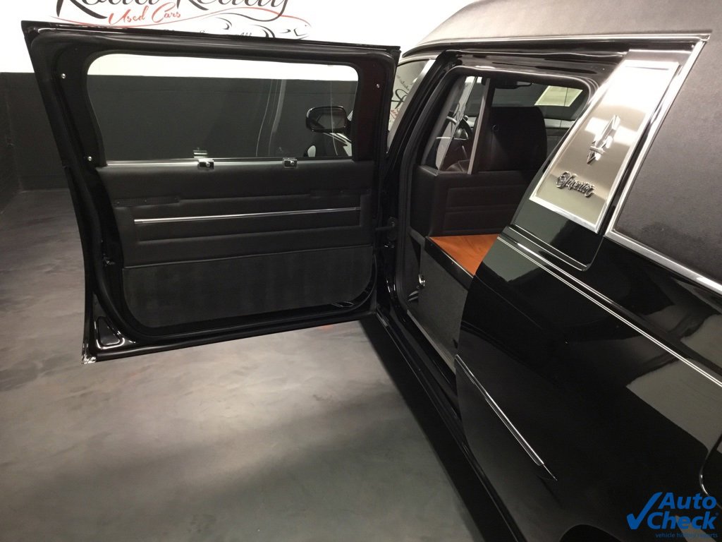 Used 2011 Cadillac DTS Limousine image 28