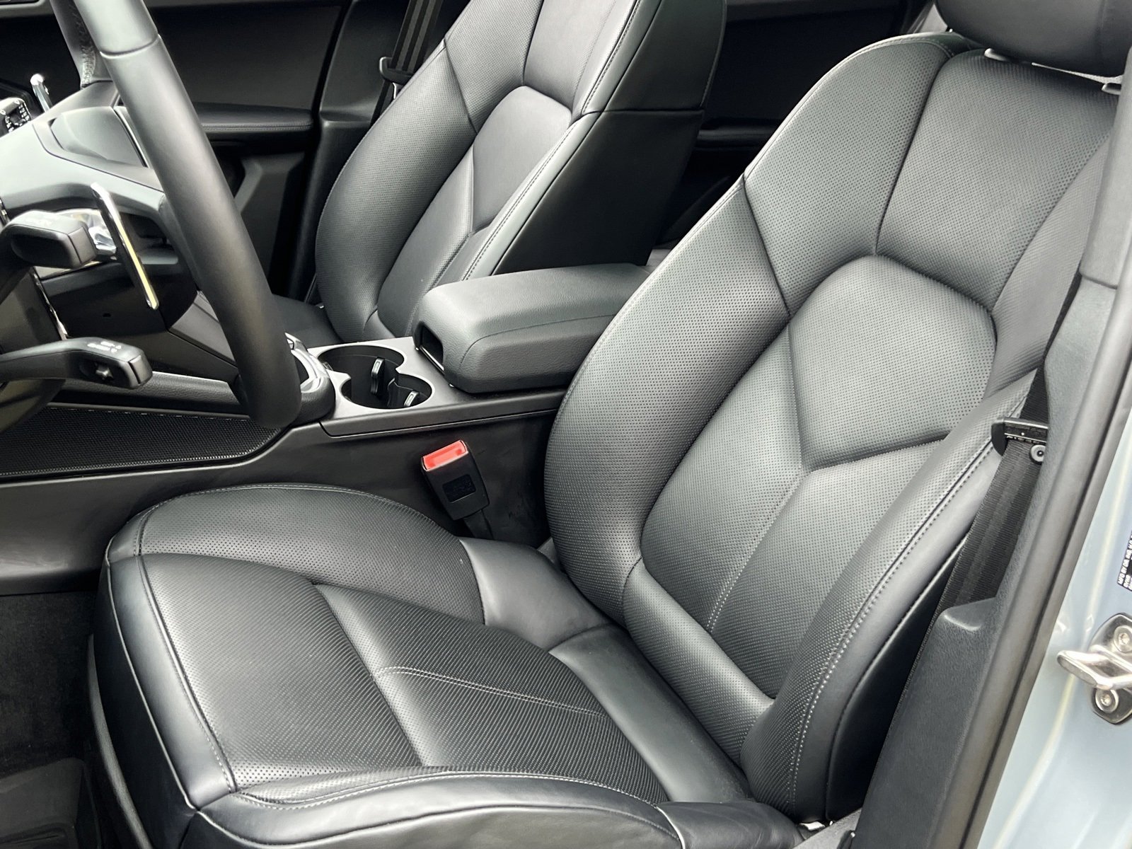 Certified 2025 Porsche Macan image 5