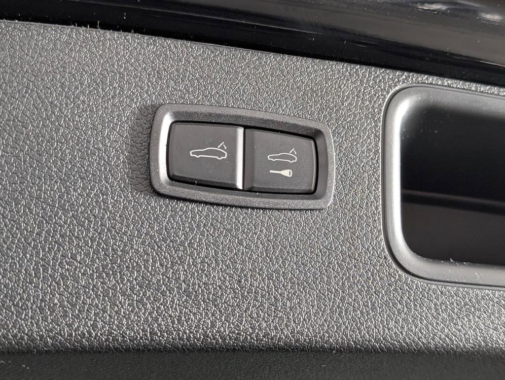 New 2026 Porsche Macan Turbo image 18