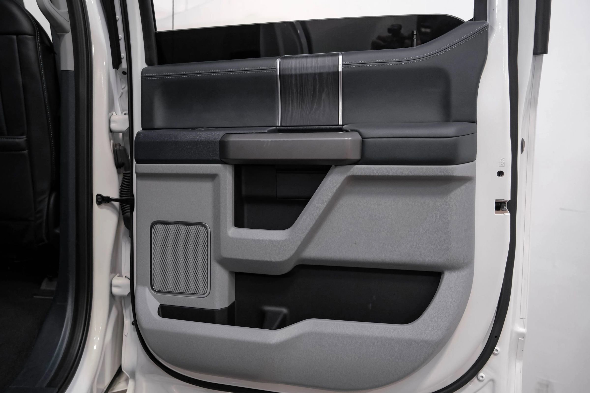 Used 2022 Ford F250 Limited image 40