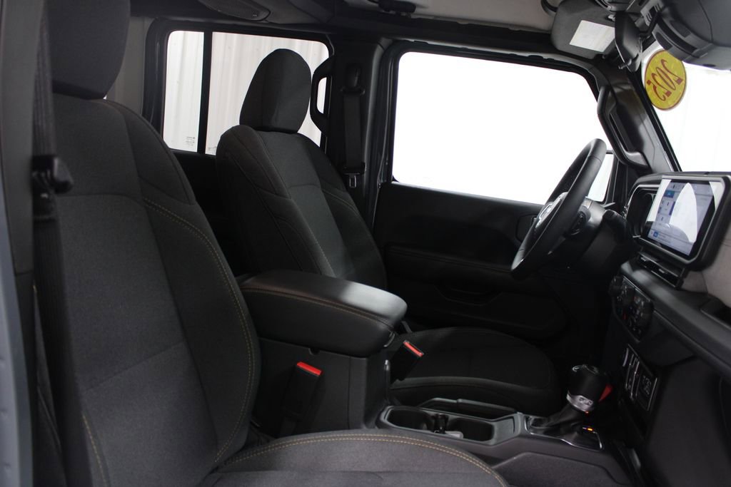 Used 2025 Jeep Wrangler Unlimited Sahara w/ Safety Group image 31