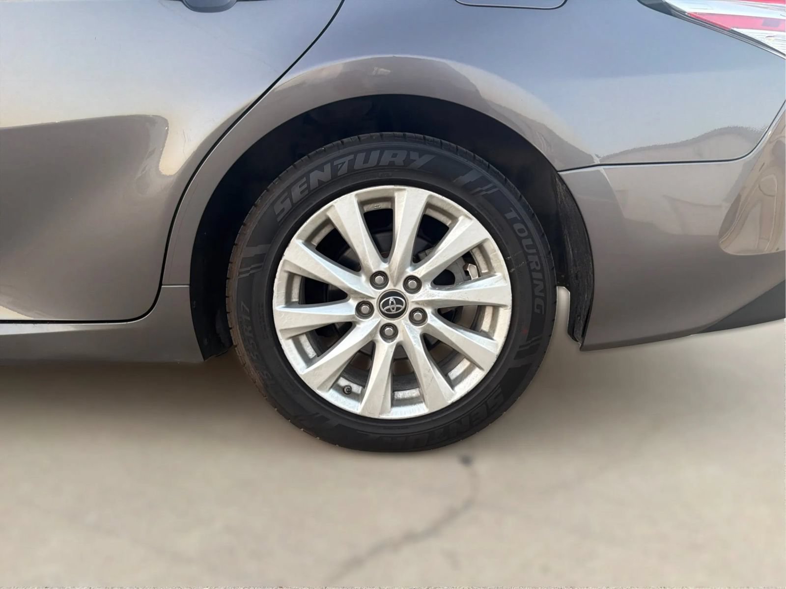 Used 2019 Toyota Camry LE FWD image 29