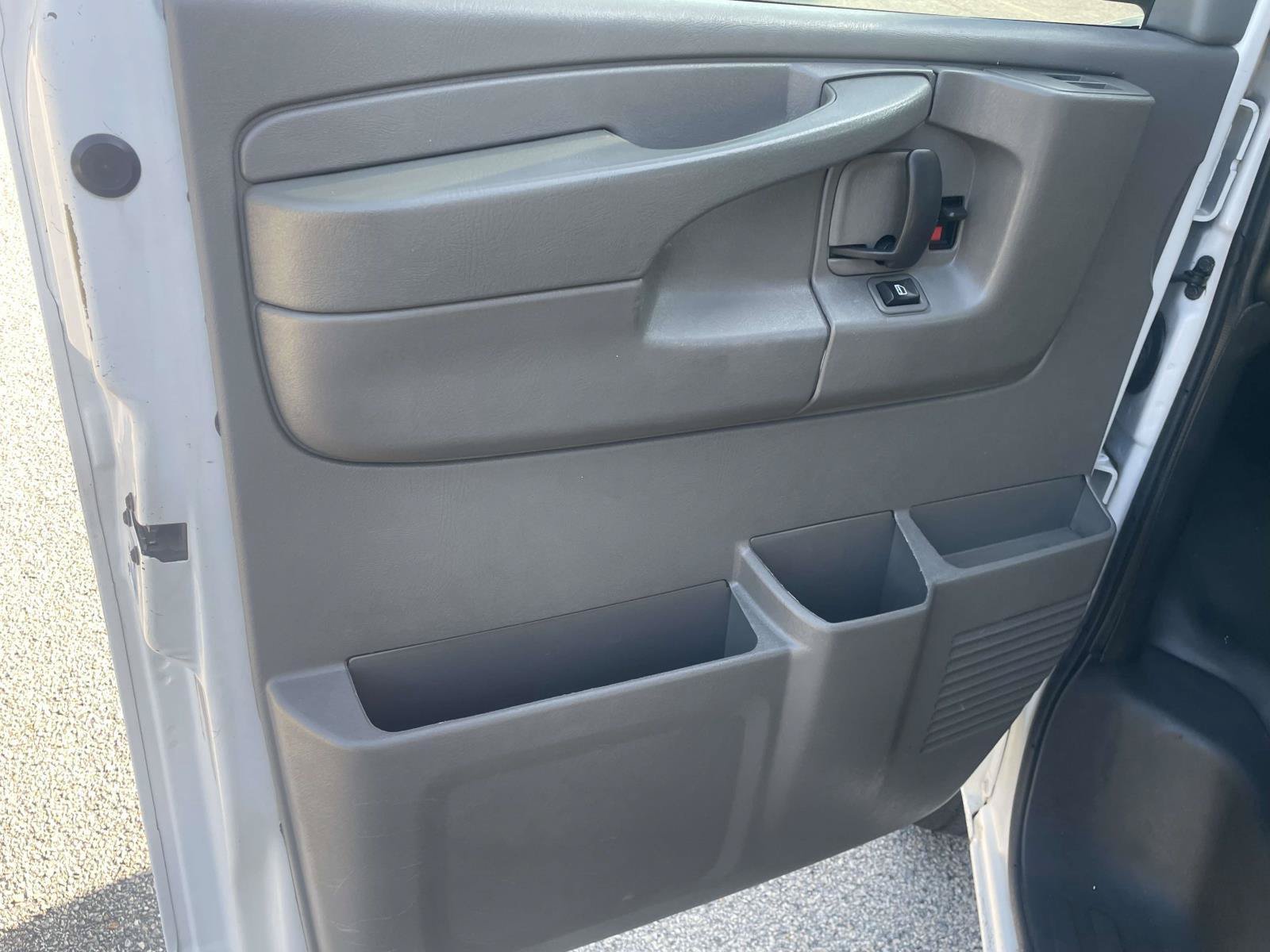 Used 2015 Chevrolet Express 2500 RWD image 14
