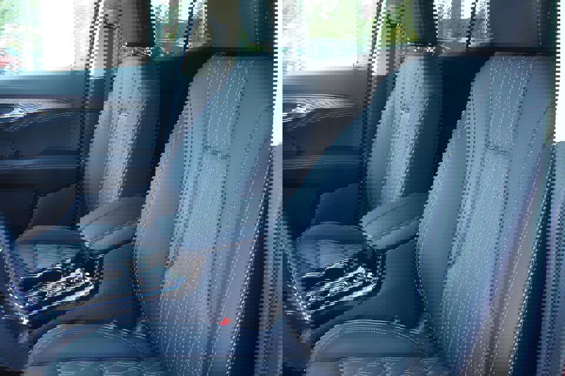 Used 2023 Buick Envision Avenir image 35