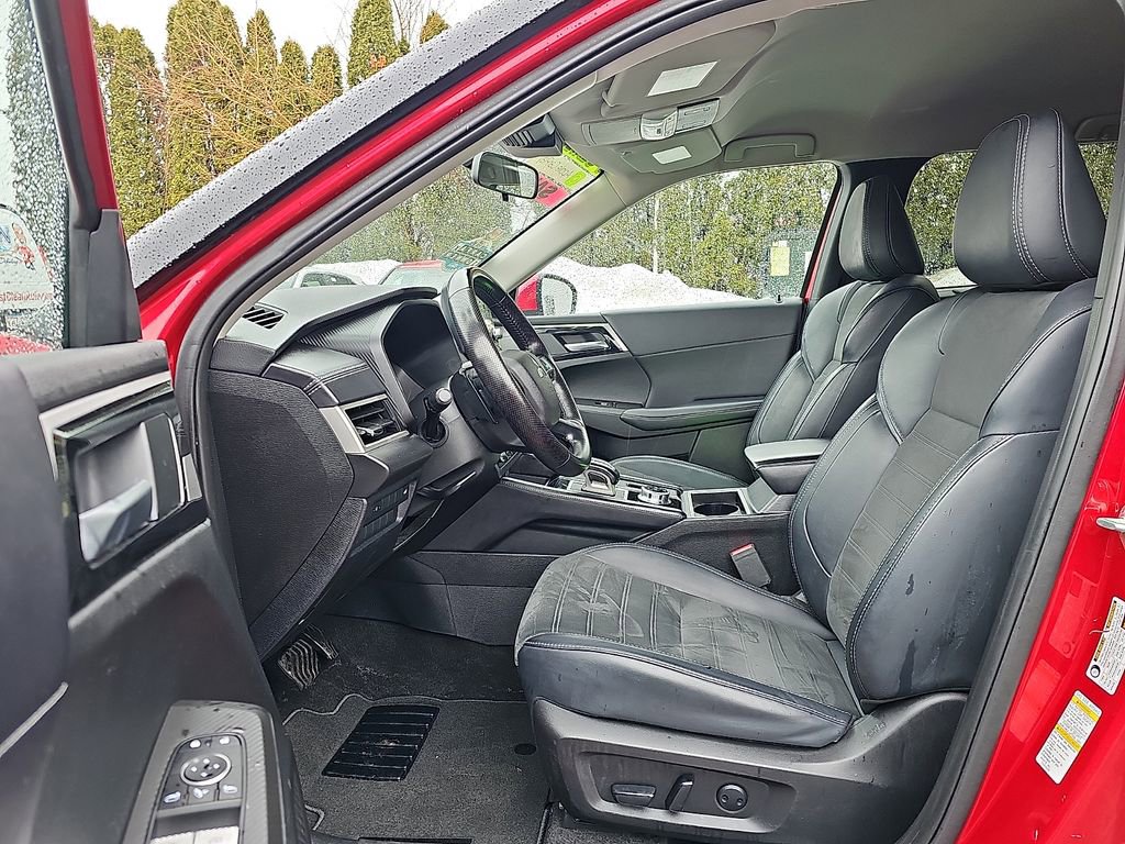 Used 2024 Mitsubishi Outlander SE image 15