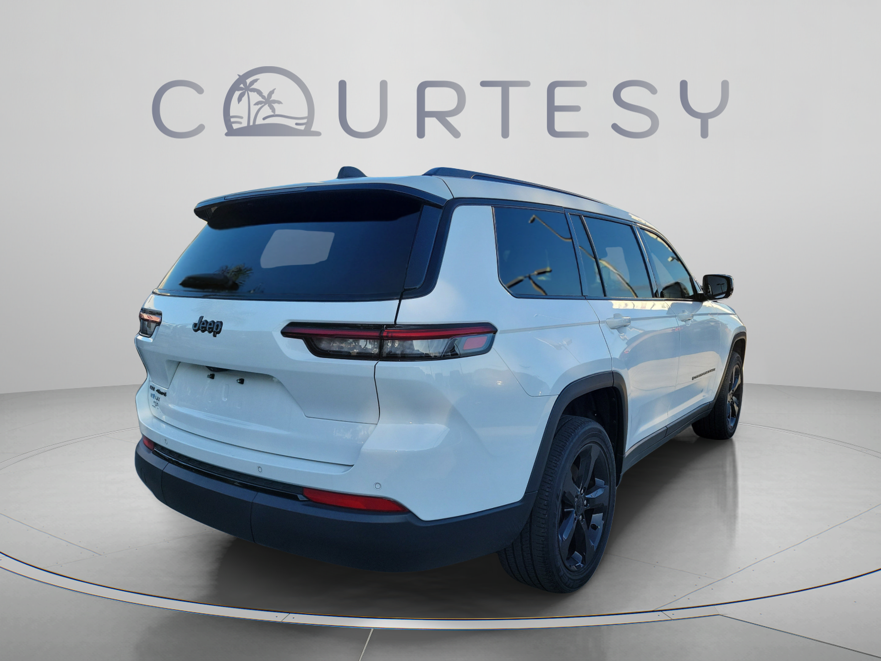 Certified 2023 Jeep Grand Cherokee L Laredo AWD/4WD image 3