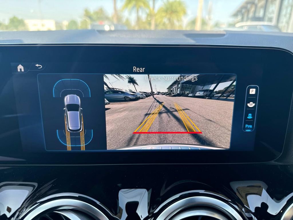 Used 2025 Mercedes-Benz GLA 250 image 12