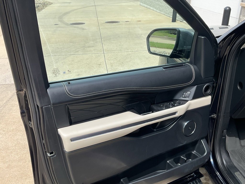 Used 2021 Ford Expedition Platinum image 7