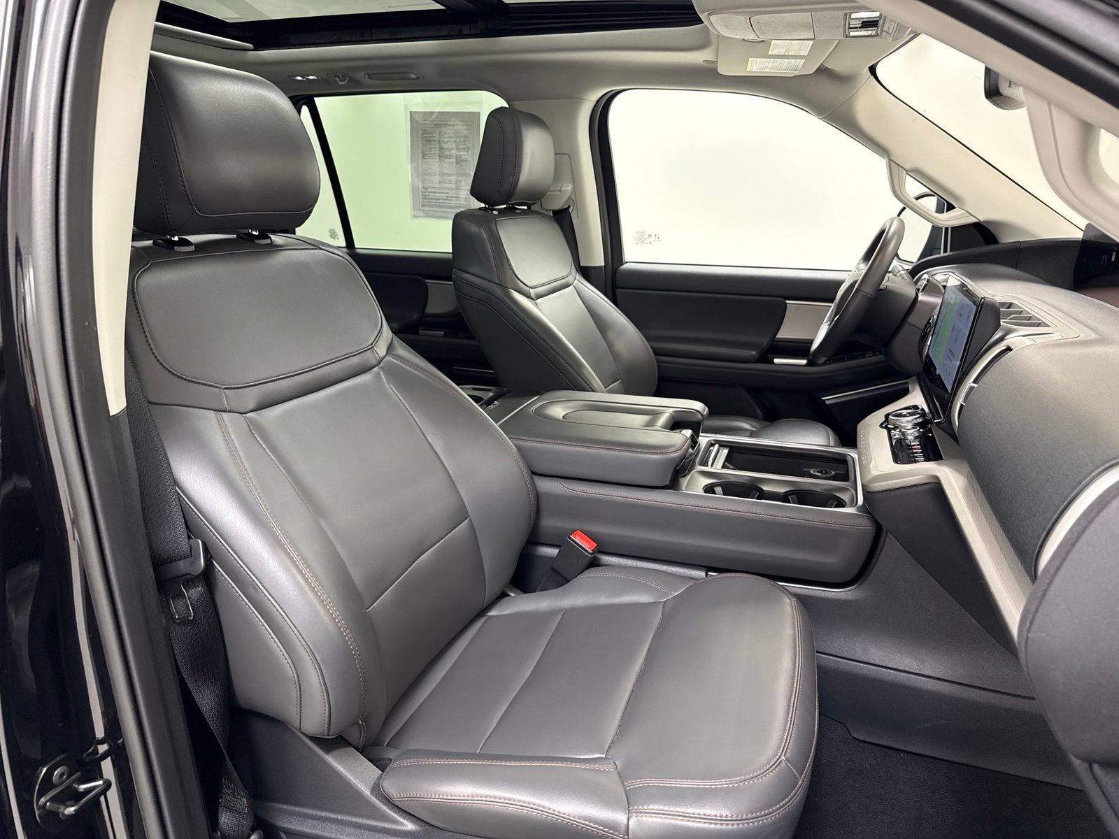 Used 2025 Ford Expedition Active AWD/4WD image 35