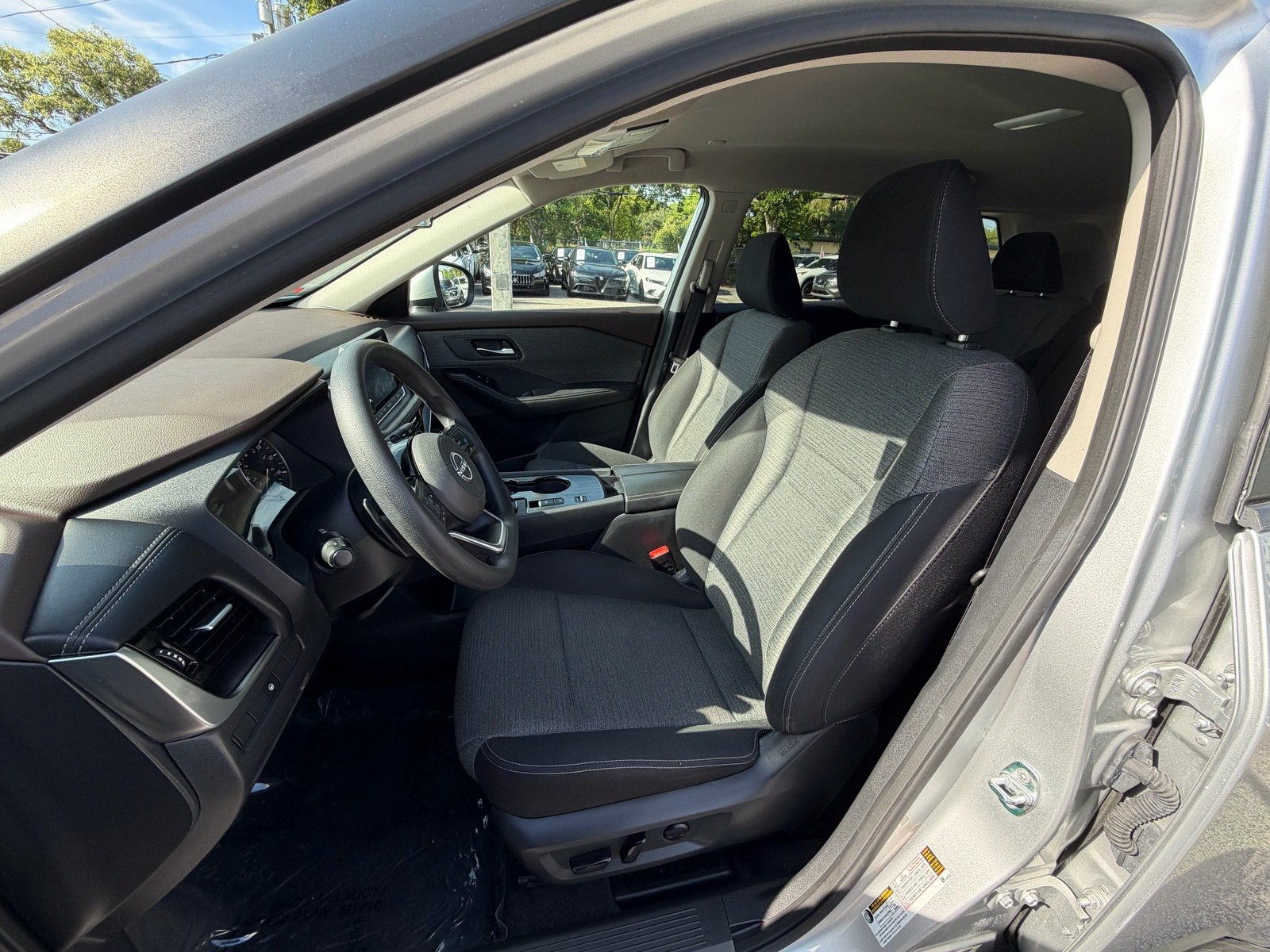 Certified 2022 Nissan Rogue SV FWD image 12