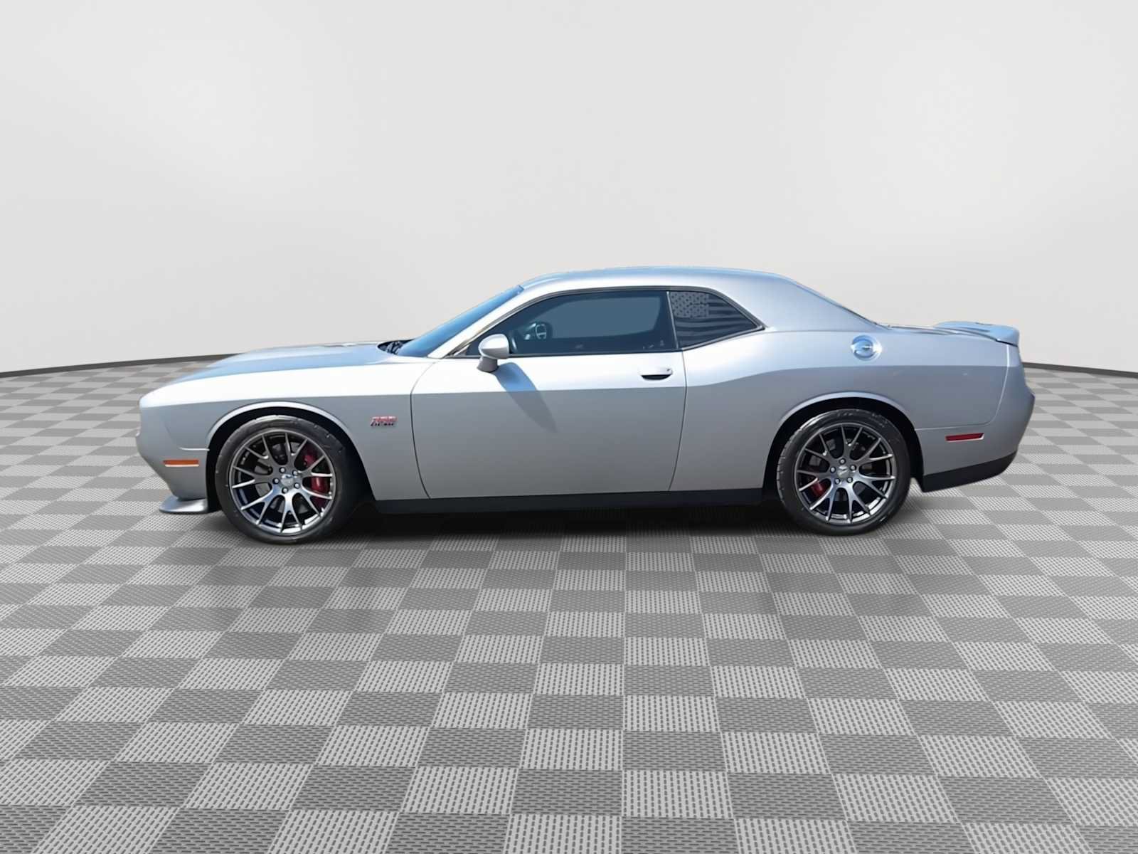Used 2016 Dodge Challenger SRT w/ Technology Group RWD image 5