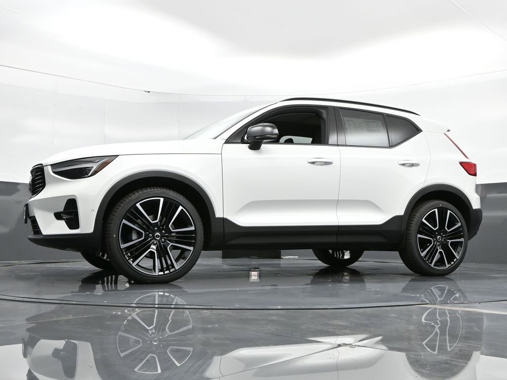 New 2025 Volvo XC40 B5 Plus w/ Climate Package image 44