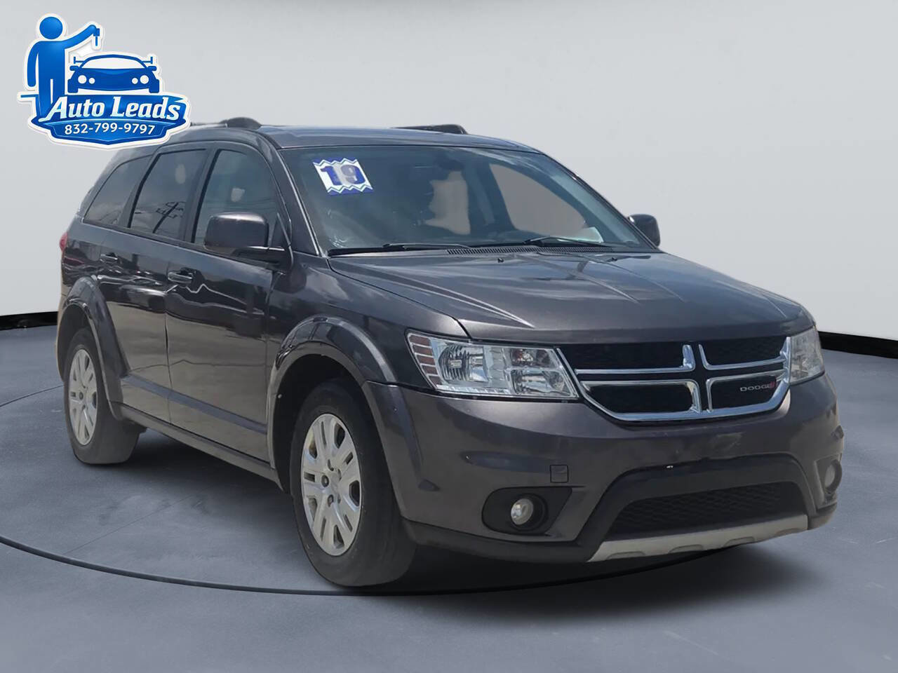 Used 2019 Dodge Journey SE FWD image 2