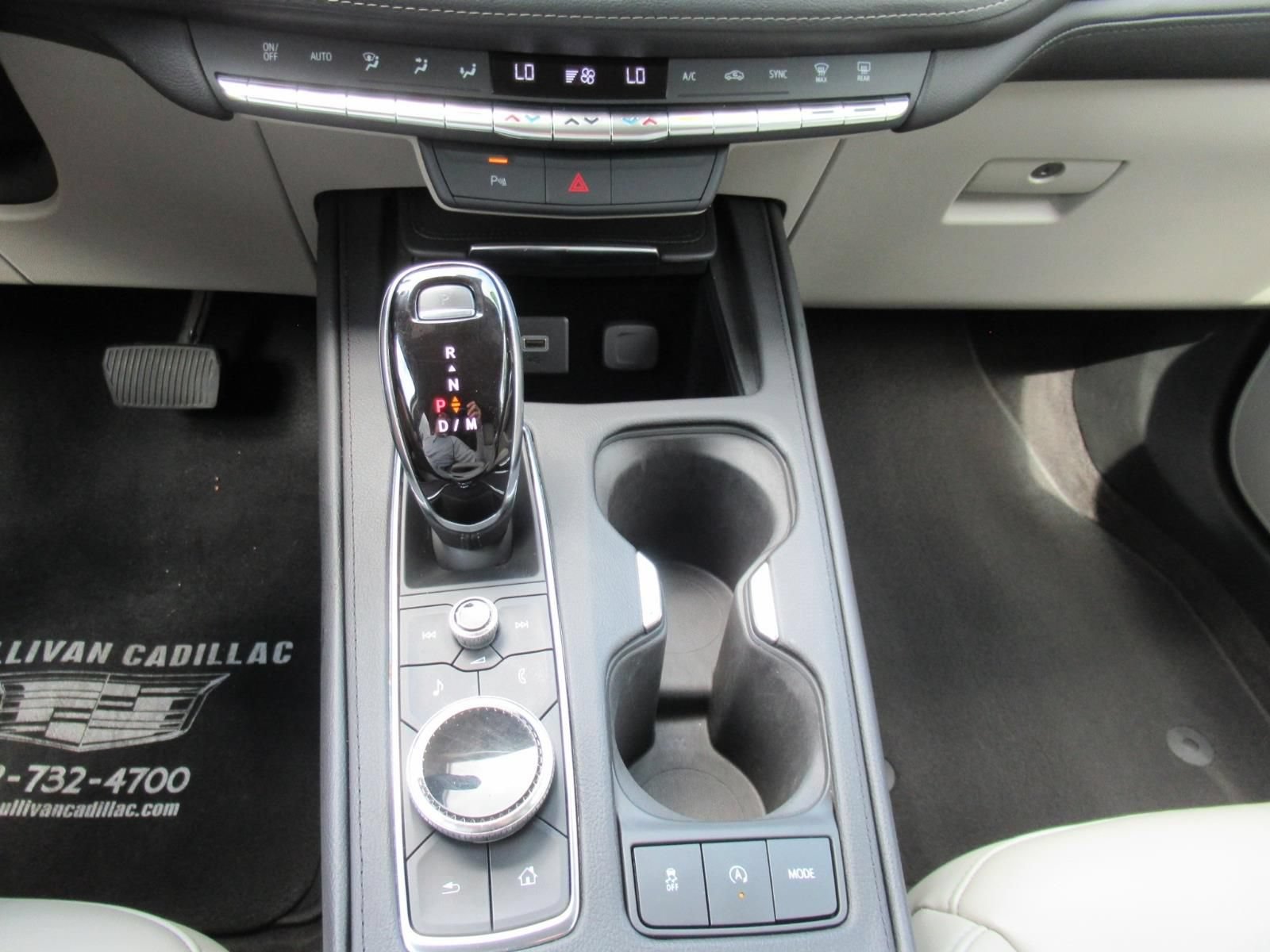 Used 2022 Cadillac XT4 Premium Luxury w/ Safety Alert Package AWD/4WD image 27