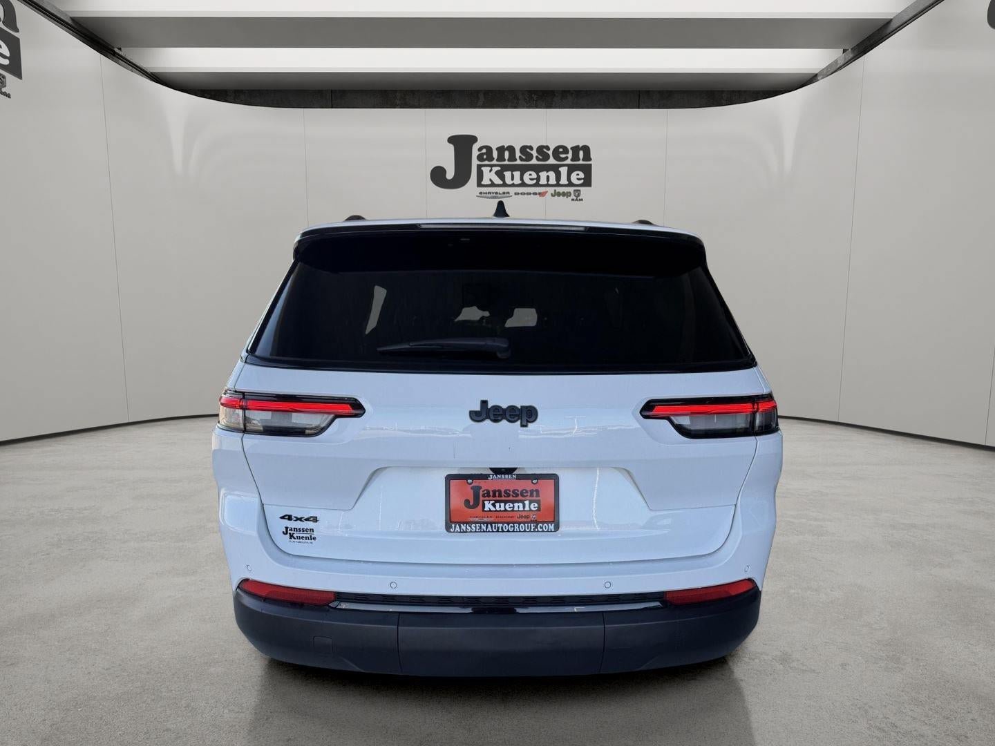 Used 2025 Jeep Grand Cherokee L Laredo AWD/4WD image 2