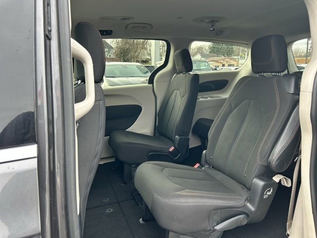 Used 2017 Chrysler Pacifica LX image 16