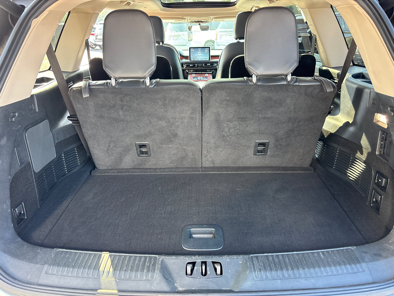 Certified 2024 Lincoln Aviator Reserve w/ Equipment Group 201A AWD/4WD image 9