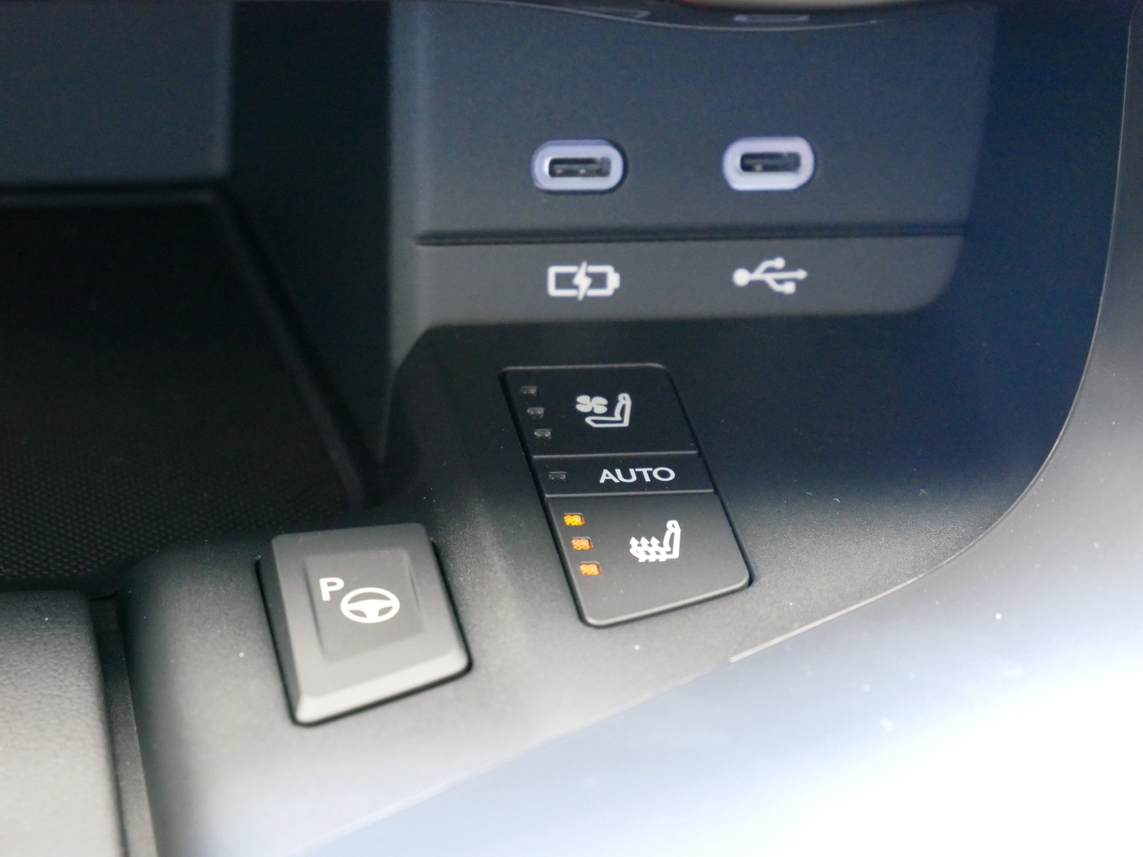 New 2025 Lexus LX 700h F Sport image 40