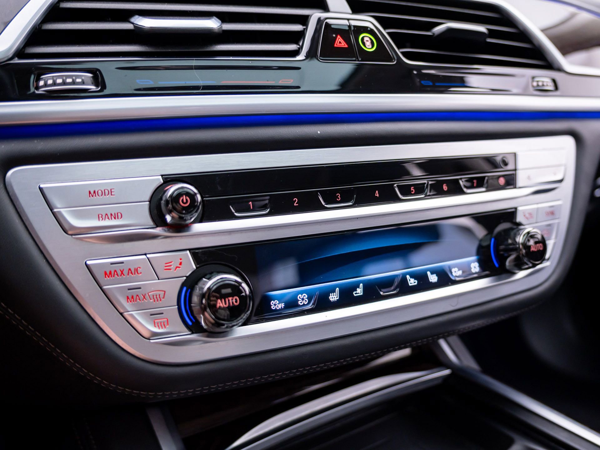 Used 2022 BMW M760i xDrive image 30