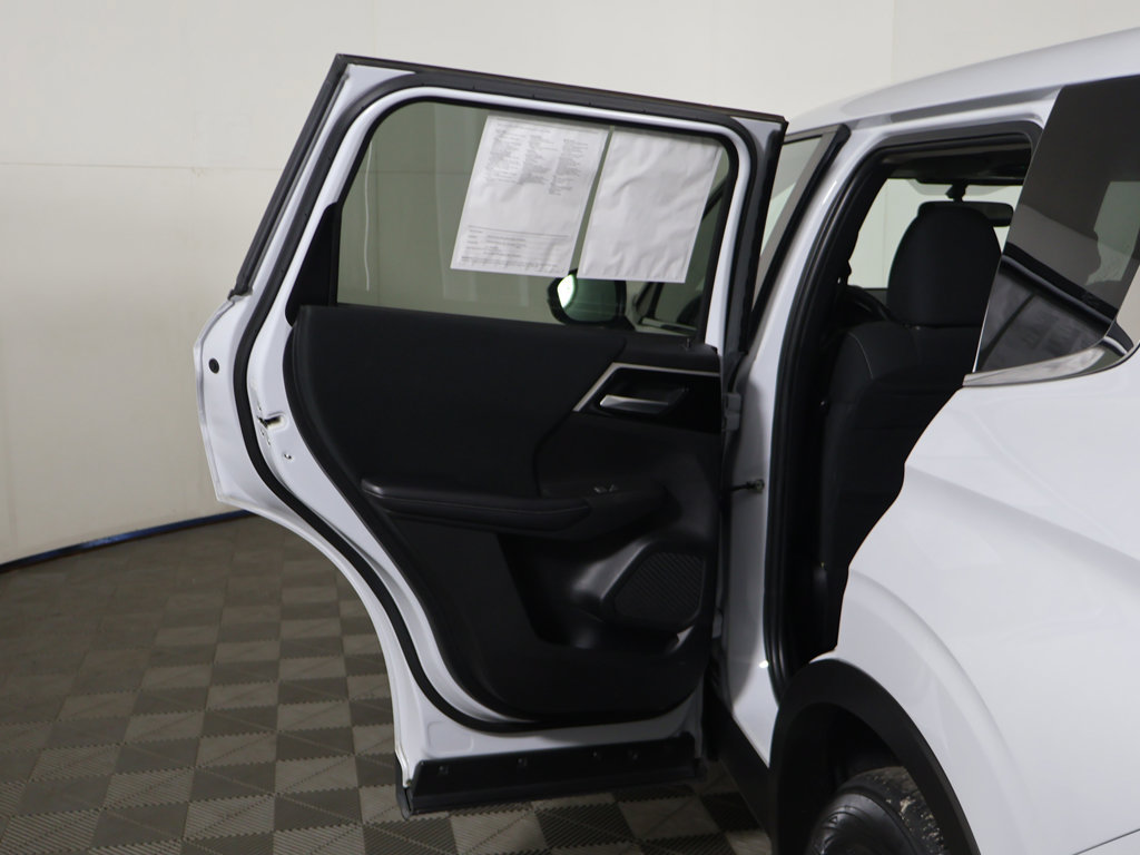 Used 2024 Mitsubishi Outlander ES AWD/4WD image 18