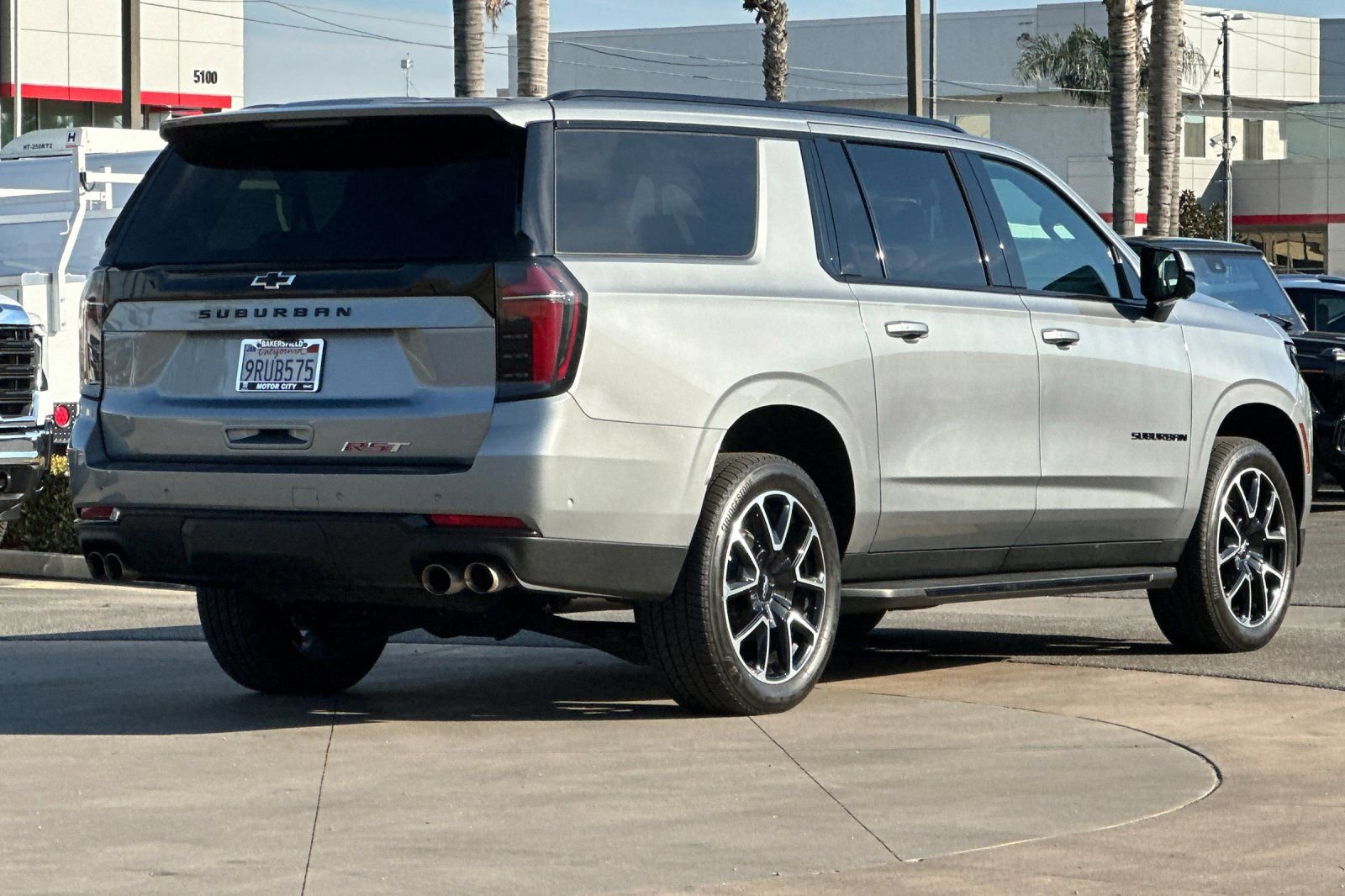Certified 2025 Chevrolet Suburban RST image 4