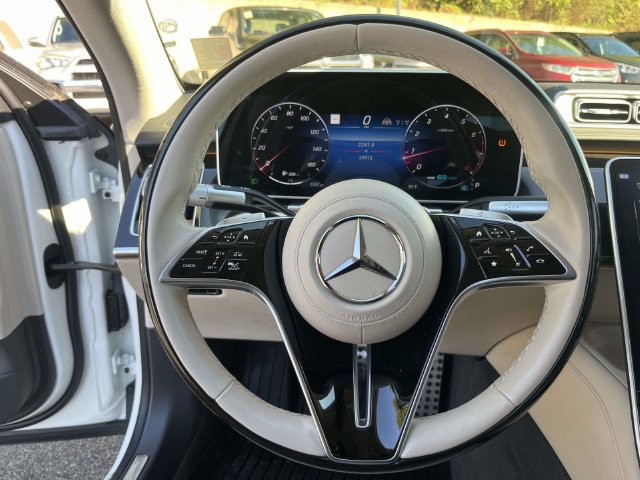 Used 2022 Mercedes-Benz S 580 4MATIC Sedan w/ AMG Line Package image 21