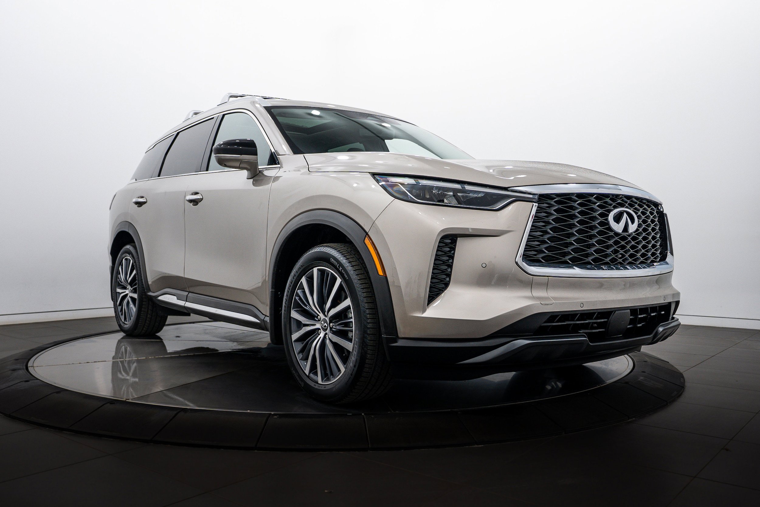 Used 2023 INFINITI QX60 Sensory w/ Vision Package