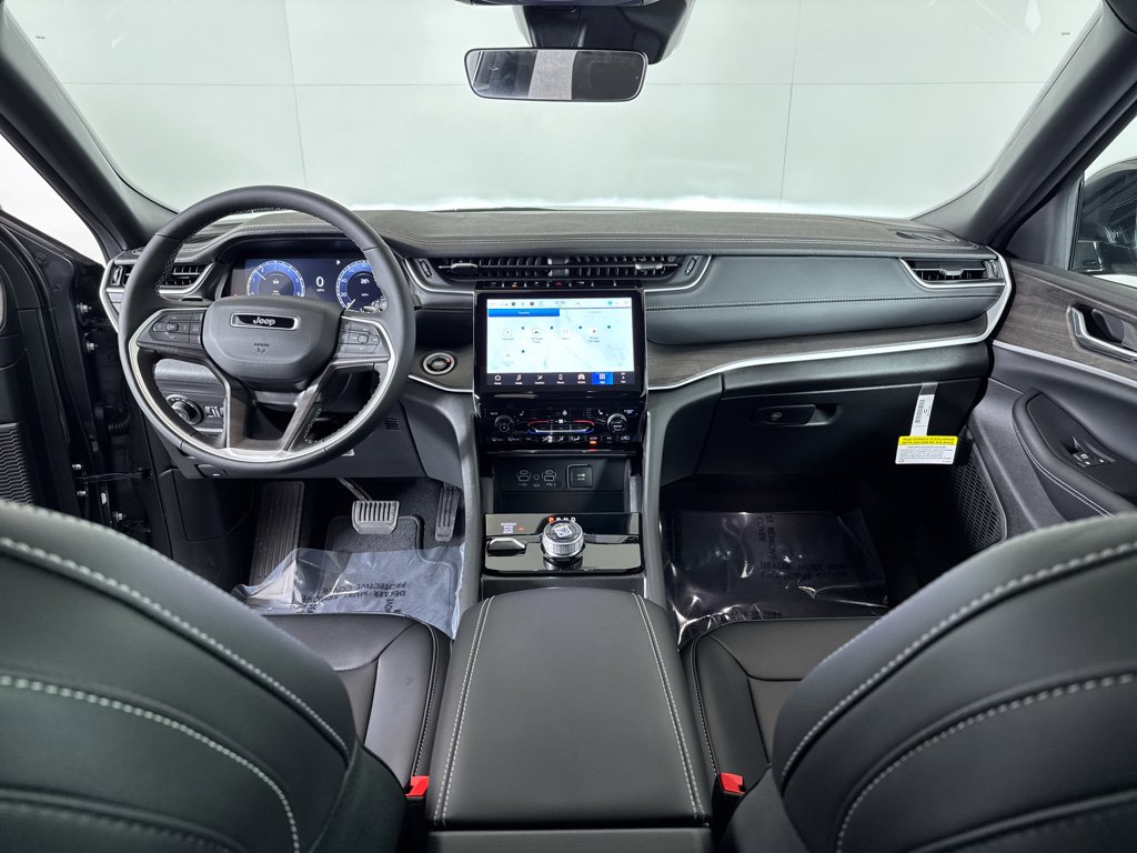 New 2025 Jeep Grand Cherokee Limited AWD/4WD image 3