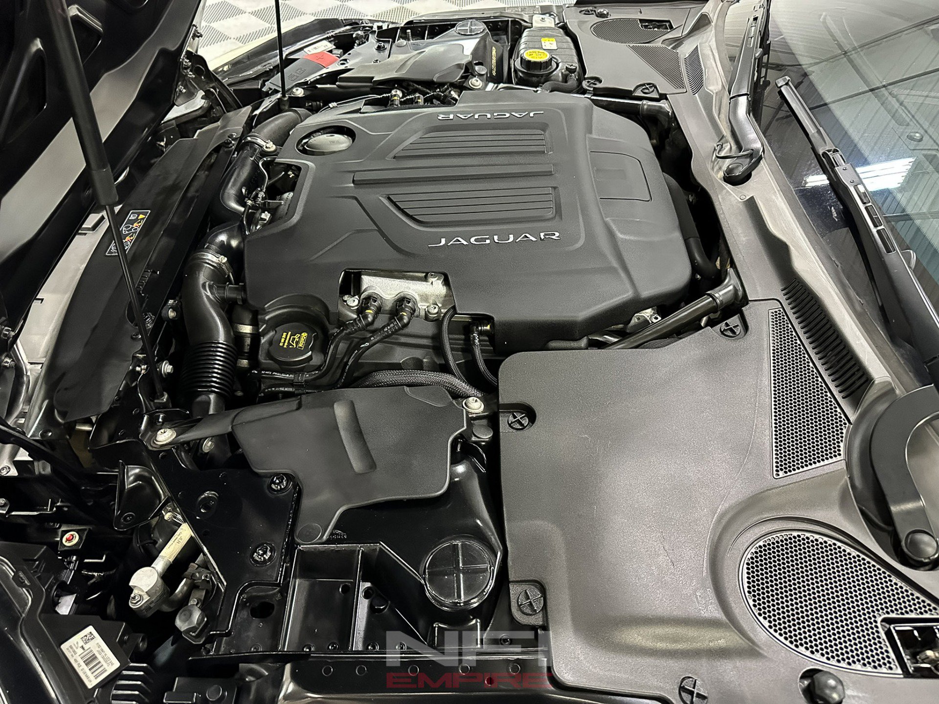 Used 2018 Jaguar F-TYPE R AWD/4WD image 46