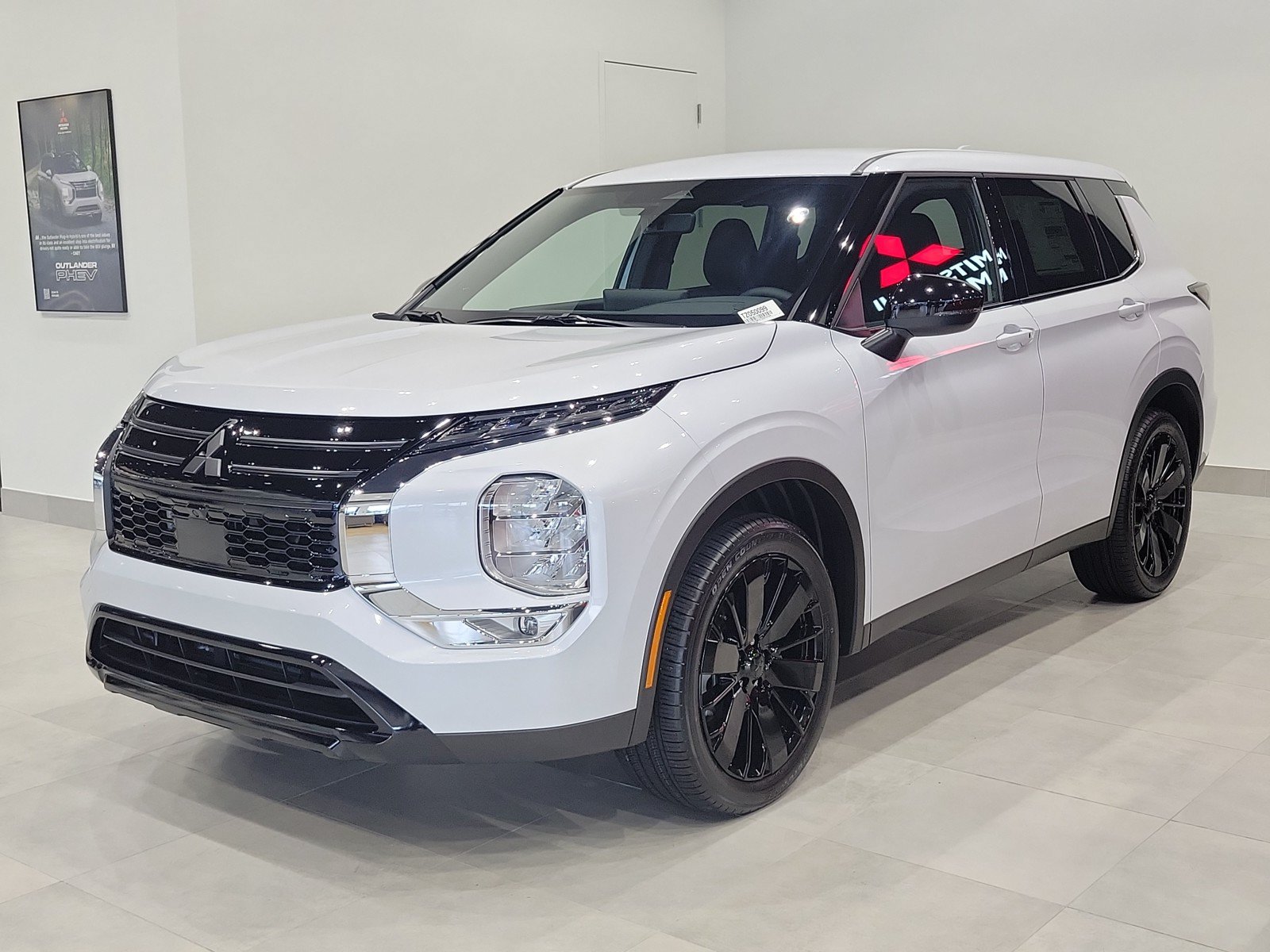 New 2026 Mitsubishi Outlander LE FWD image 1