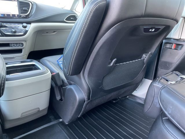 Used 2024 Chrysler Pacifica Touring-L image 32
