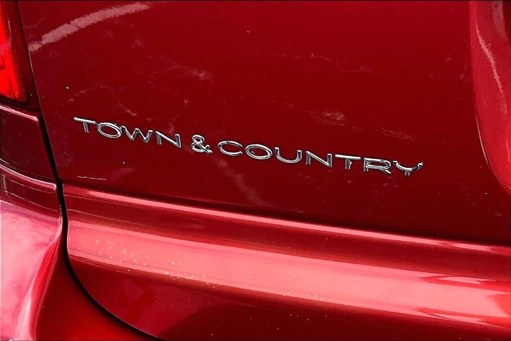 Used 2005 Chrysler Town & Country w/ Popular Equipment Group I FWD image 8