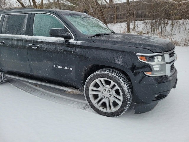 Used 2020 Chevrolet Suburban LT w/ Luxury Package image 8