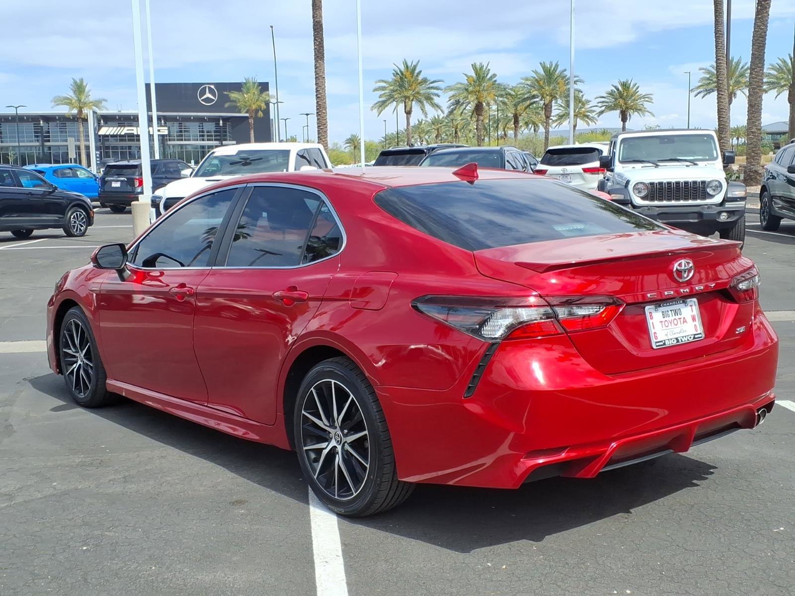 Used 2021 Toyota Camry SE w/ Carpet Mat Package (TMS) FWD image 6