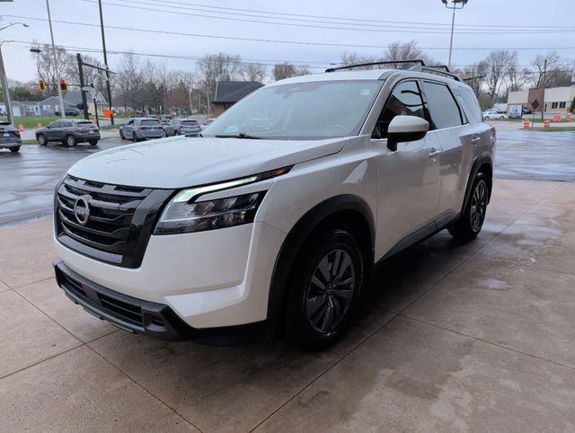 Used 2022 Nissan Pathfinder SV w/ SV Premium Package image 5