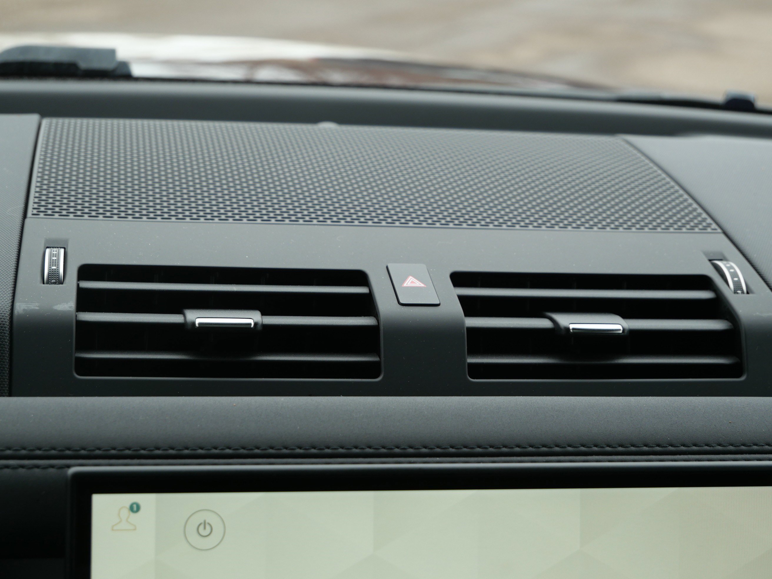 Used 2024 Land Rover Defender 130 S image 31