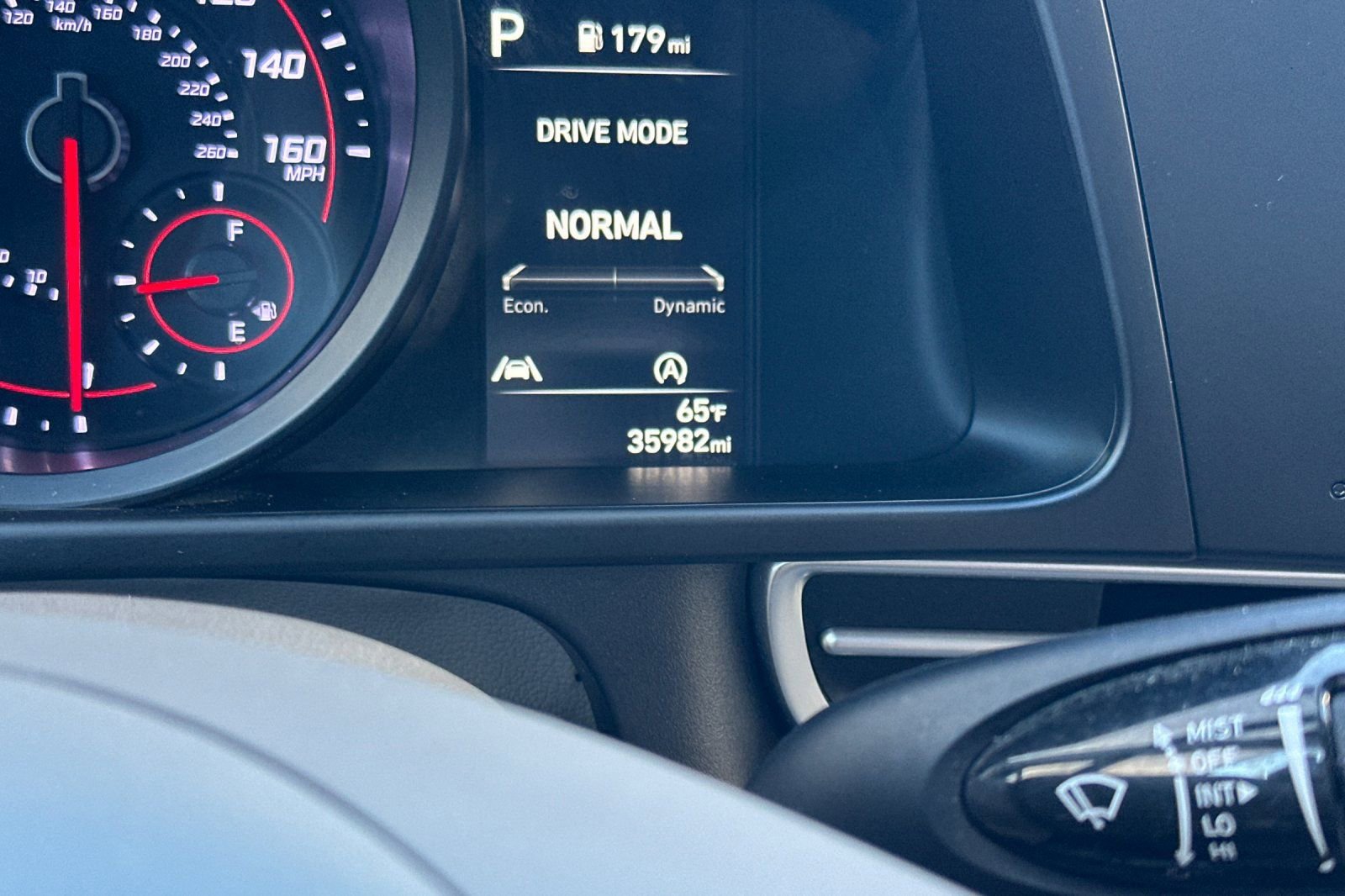 Used 2023 Hyundai Elantra SE image 25