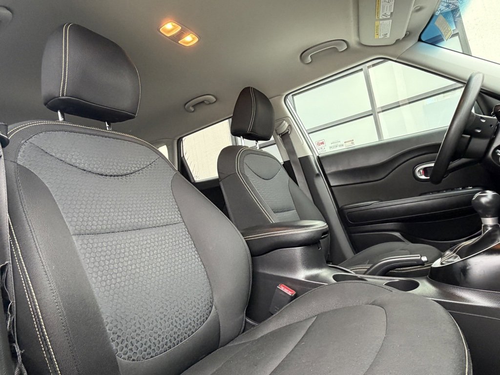 Used 2016 Kia Soul + image 23