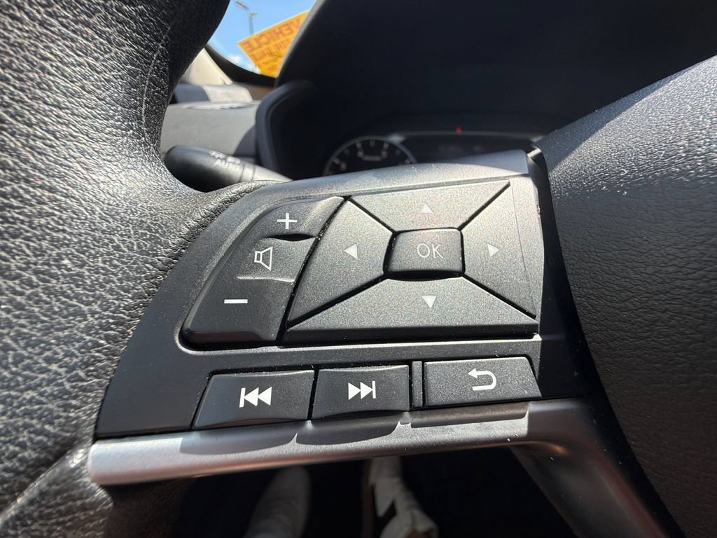 Used 2024 Nissan Altima 2.5 SV FWD image 12