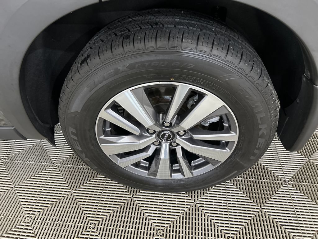 Used 2023 Nissan Pathfinder SL AWD/4WD image 10