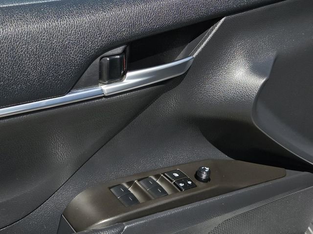 Used 2024 Toyota Camry SE image 28