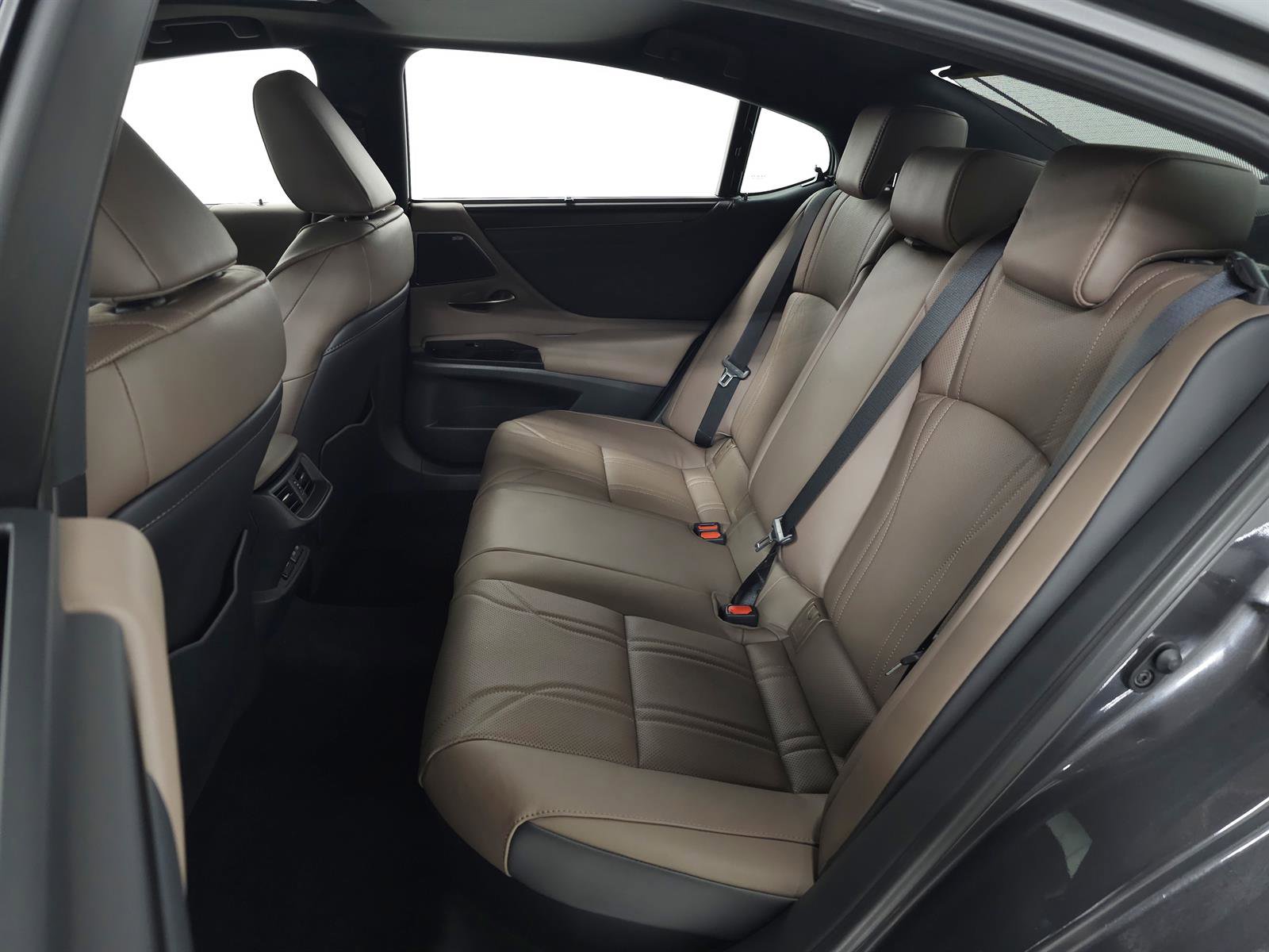 Used 2025 Lexus ES 300h Ultra Luxury image 37