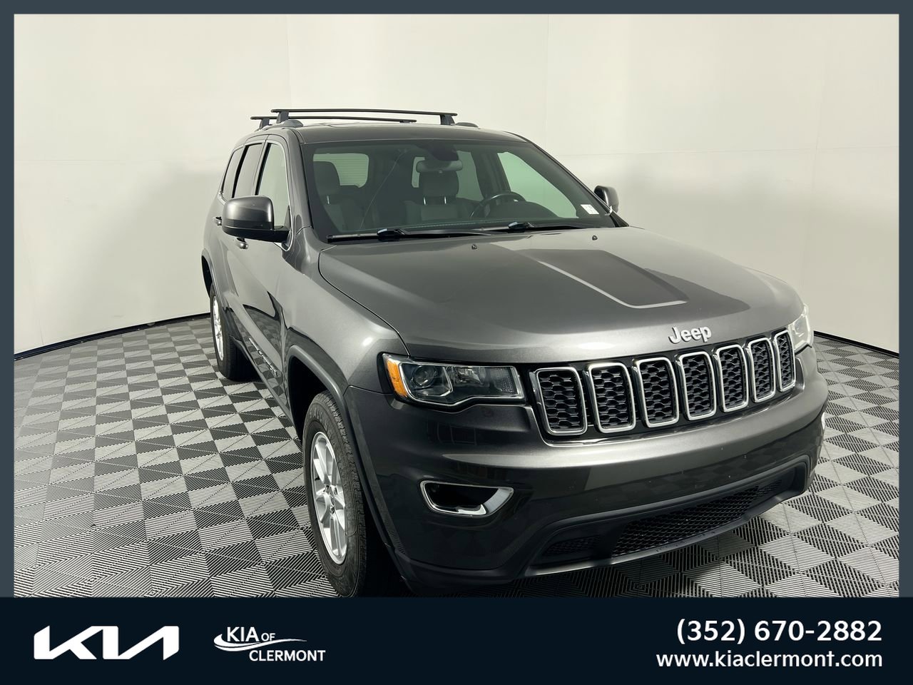 Used 2020 Jeep Grand Cherokee Laredo image 1
