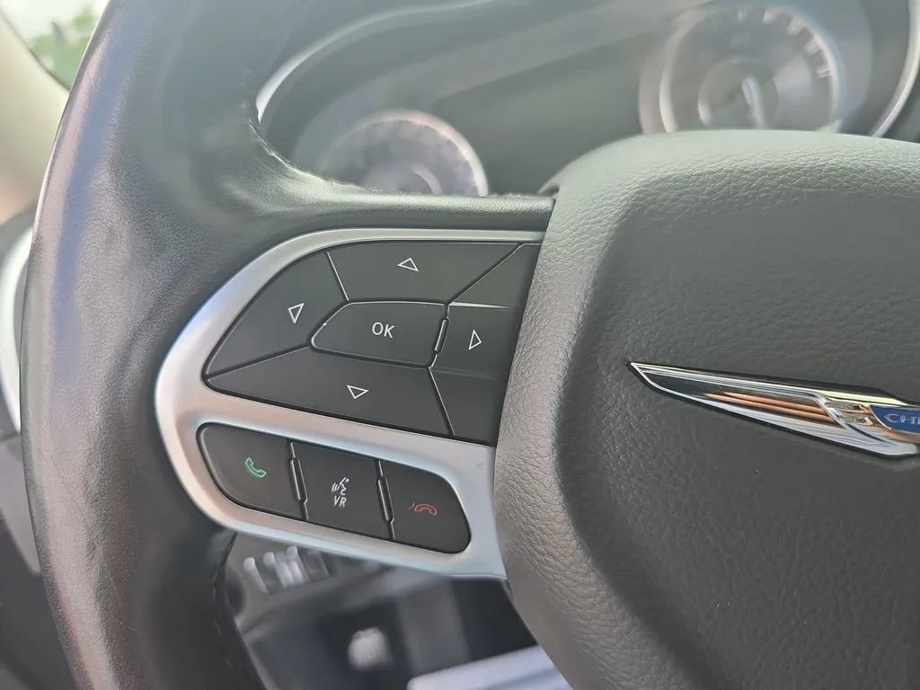 Used 2020 Chrysler 300 Limited RWD image 25