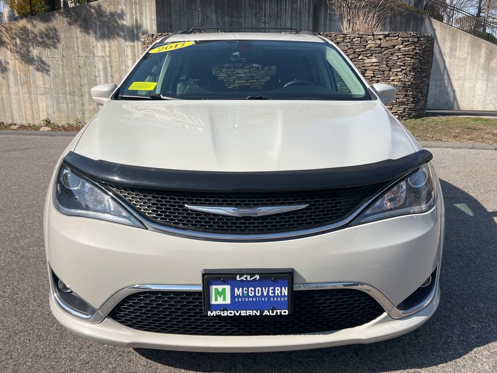 Used 2017 Chrysler Pacifica Touring-L w/ Tire & Wheel Group FWD image 8