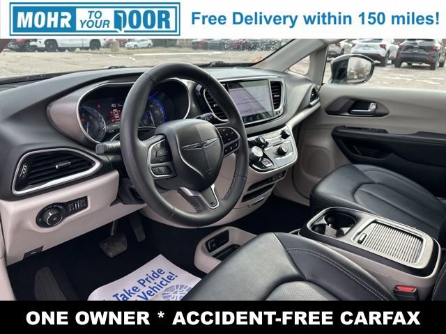 Used 2024 Chrysler Pacifica Touring-L image 10