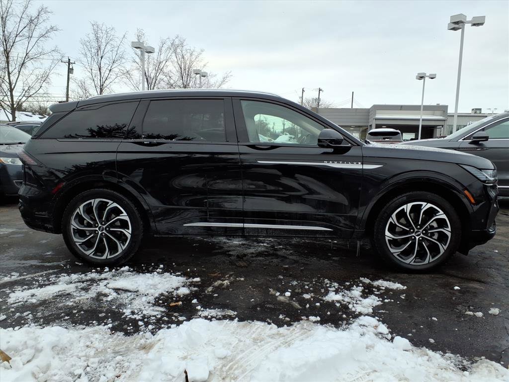 Certified 2024 Lincoln Nautilus Reserve w/ Equipment Group 202A image 8